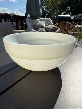 Anchor Hocking Fire-King Anchor White (Milk Glass) Colonial / Rolled glass bowl